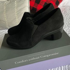 NWT Aravon Lexie twin gore shoes